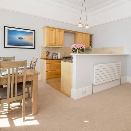 Appartement Spectacular Sea Views! Stylish Apt With Balcony à Hove Extérieur photo